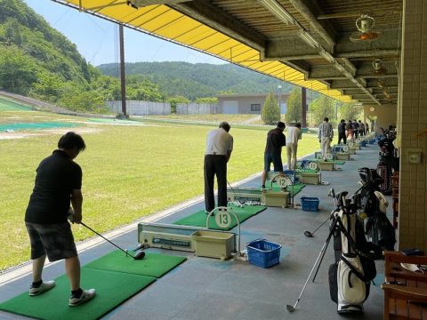 sgg-ゴルフ練習場-打席風景